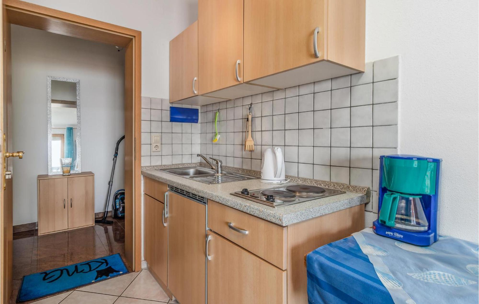 1 Bedroom Cozy Apartment In Crikvenica Exterior foto