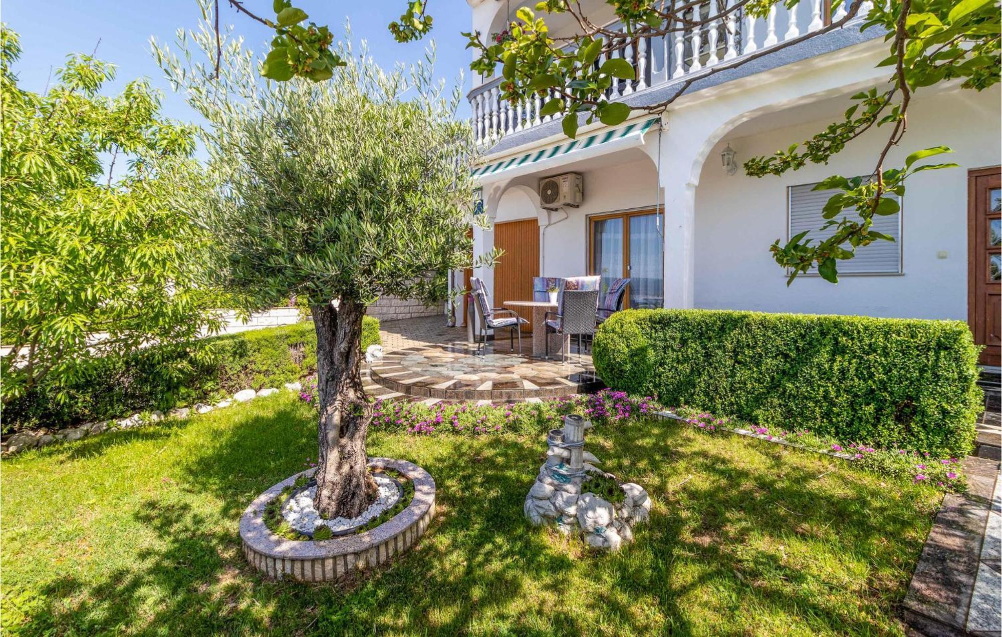 1 Bedroom Cozy Apartment In Crikvenica Exterior foto