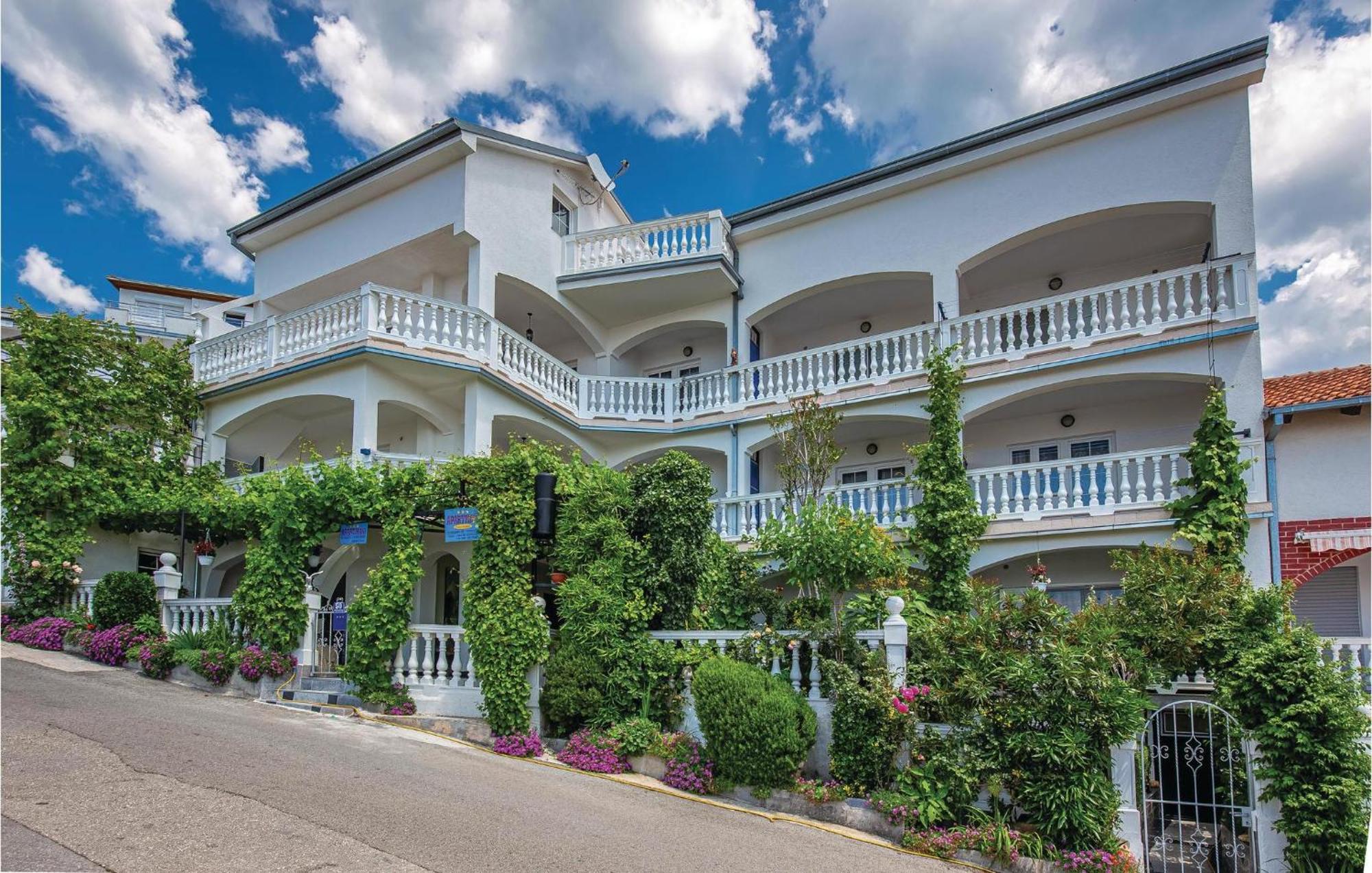 1 Bedroom Cozy Apartment In Crikvenica Exterior foto